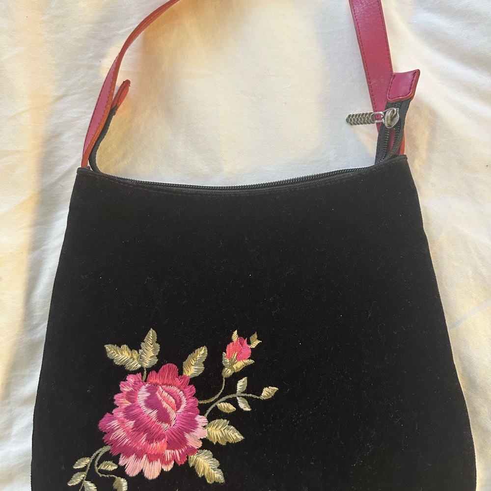 Blue Girl, by Alberta Ferretti 
Black cotton velvet, embroidered pink🌸🌺 flowers